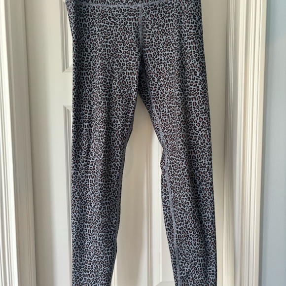 Thrive Societe’ matching leggings and tank size Med - Picture 3 of 7
